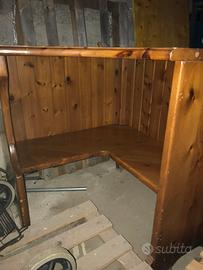 Mobile in legno ad angolo