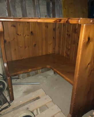 Mobile in legno ad angolo