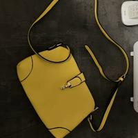 Borsa donna gialla con tasche cerniere