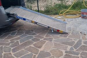 Fiat Doblò allestita per trasporto disabili