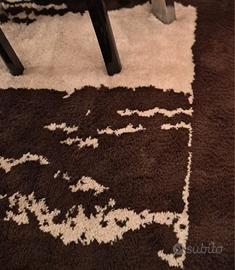 Tappetto marrone e panna moderno