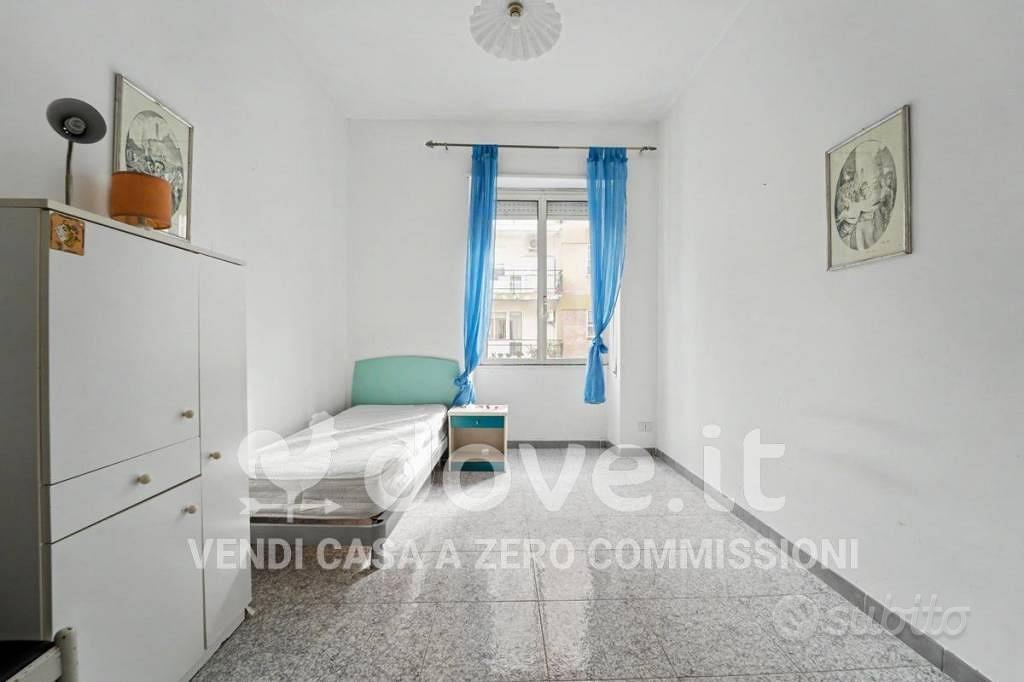 Appartamento di 140 m² con più di 5 locali e box a - Altro