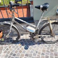 BICI CON MOTORE ANNI 60 DA RESTAURARE COMPLETA DI