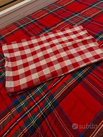 tovaglia Ikea quadri bianchi e rossi 145 * 240