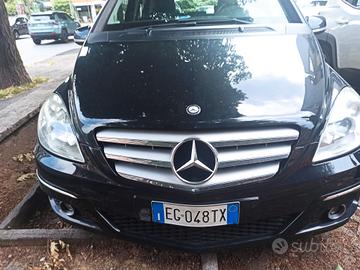 MERCEDES CLASSE B 180 BENZINA DEL 2011