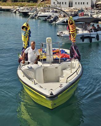 Barca per Parasailing