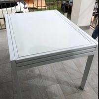 tavolo moderno in vetro