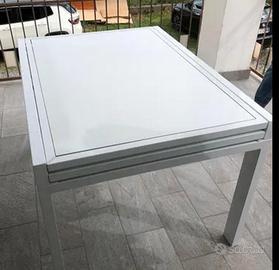 tavolo moderno in vetro