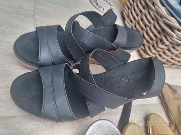 3 paia di diversi sandali con tacco 