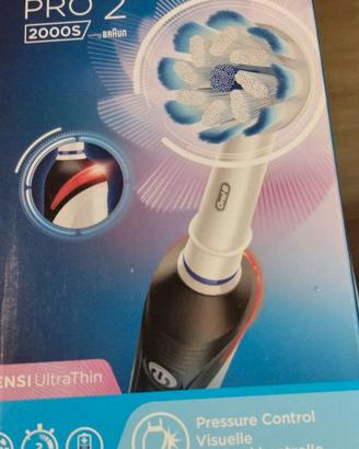 Spazzolino elettrico Oral-B PRO2 2000S