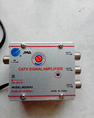 Amplificatore segnale TV a tre uscite