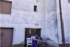 Immobile in asta di 103 m² con 4 locali e box auto