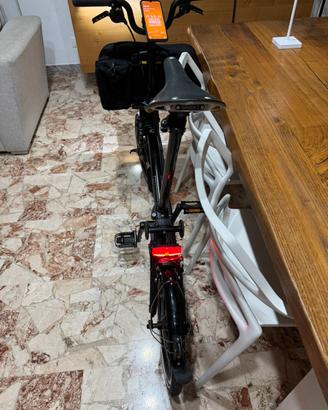 Bici Brompton pieghevole con pedalata assistita