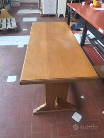 Tavolo in legno 