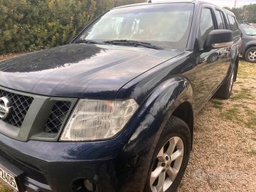 Nissan Navara 2.5 dCi 190CV 4 porte Double Cab LE