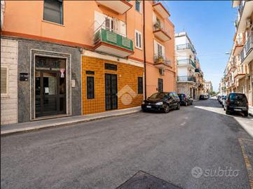 2 LOCALI A MANFREDONIA