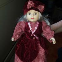 Bambola di porcellana da collezione