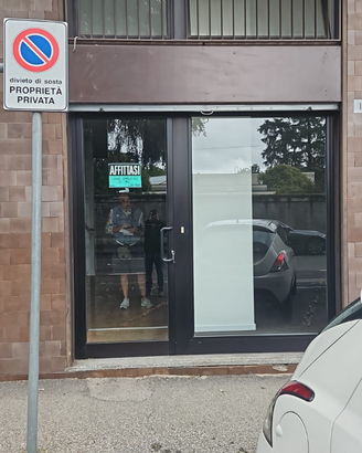 Negozio/ufficio 75 mq Vimercate Centro