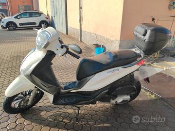 scooter piaggio Medley 