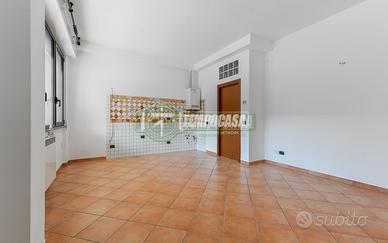 BILOCALE CON CANTINA
