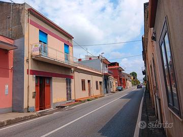 ACIREALE MANGANO PALAZZETTO  MQ 170  CON CORTILE