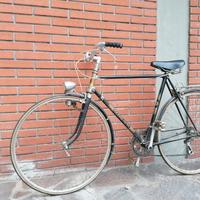 bicicletta Atala Sprint nera con rifiniture dorate