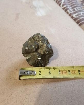 Frammento di pirite di circa ottanta grammi
