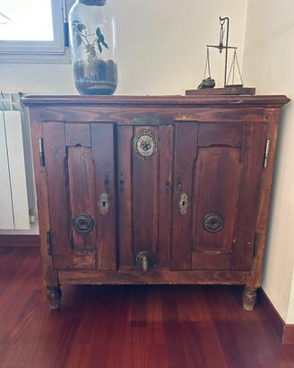 Credenza con ghiacciaia