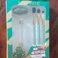 Kit trucco: ruller face e diversi pennelli 