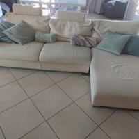 Divano letto in pelle e chaise longue contenitore