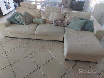 Divano letto in pelle e chaise longue contenitore