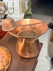 Conca con mestolo in rame