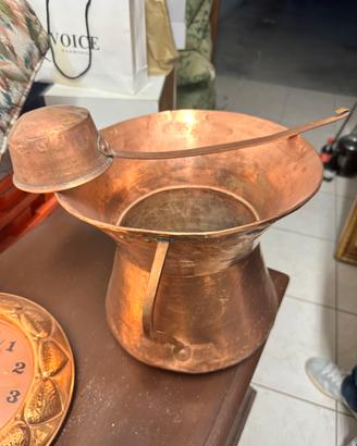 Conca con mestolo in rame