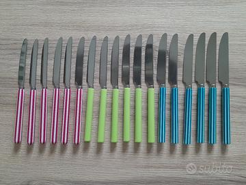 Set 18 coltelli colorati da tavola