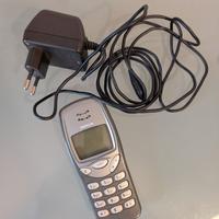 collezione cellulari vintage con manuali accessori