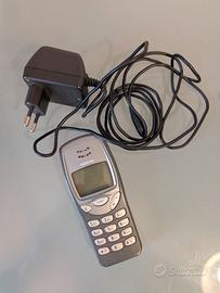 collezione cellulari vintage con manuali accessori