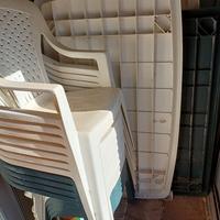 12 sedie e 3 tavoli in plastica per esterno 