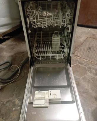 Lavastoviglie da incasso Candy modello A74