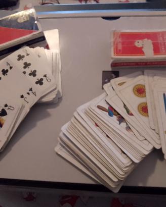 due mazzi di carte da gioco 