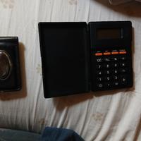 pinza portasoldi e calcolatrice 