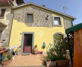 CASA INDIPENDENTE A MONTEFIASCONE