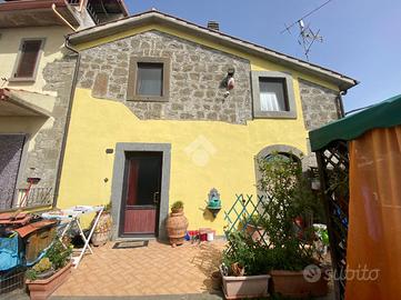 CASA INDIPENDENTE A MONTEFIASCONE