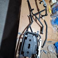 Givi telaietti monokey cam con toolbox. 
