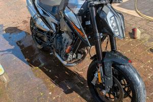 KTM Duke 790