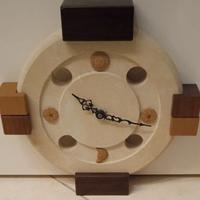 Orologio da parete in tufo di Matera