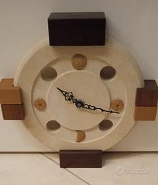 Orologio da parete in tufo di Matera