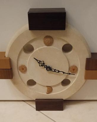 Orologio da parete in tufo di Matera