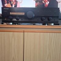 amplificatore integrato stereo Pioneer A-607R.
