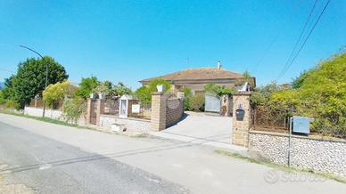 VILLA SINGOLA A CERVARO