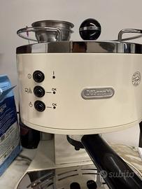 Macchina del caffe espresso De Longhi